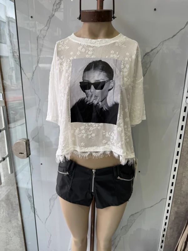 Remera pupera encaje estampa